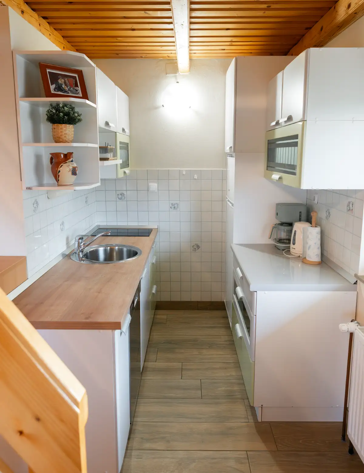 Zidanica Urban in okoliški dolenjski griči